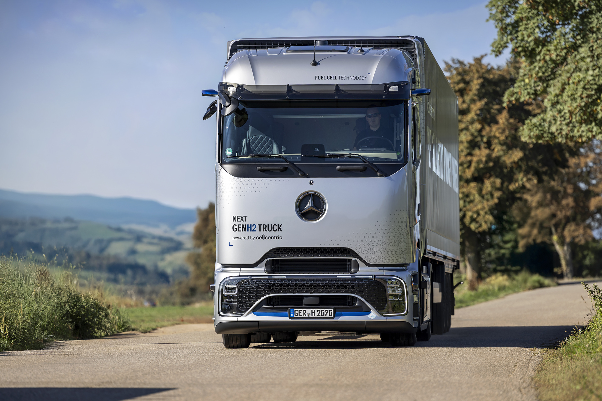 Daimler Truck presents Mercedes-Benz NextGenH2 Truck with small-series production planned from end of 2026
