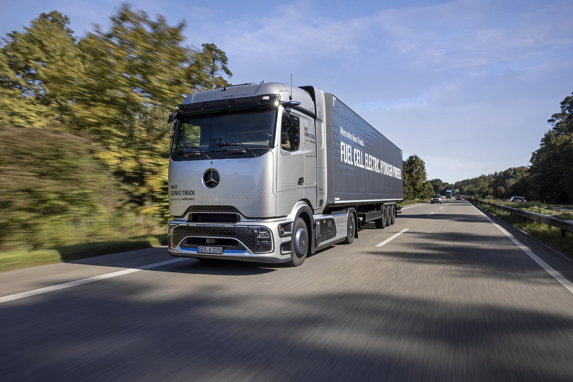 Daimler Truck presents Mercedes-Benz NextGenH2 Truck with small-series production planned from end of 2026