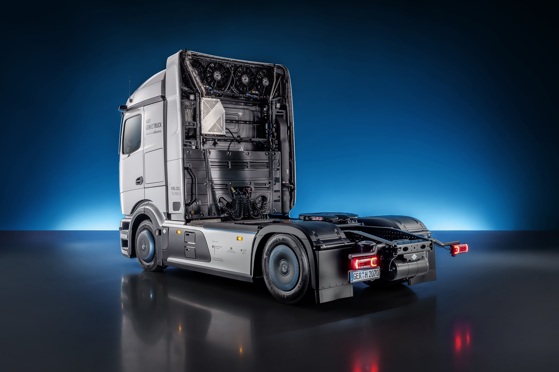 Daimler Truck presents Mercedes-Benz NextGenH2 Truck with small-series production planned from end of 2026