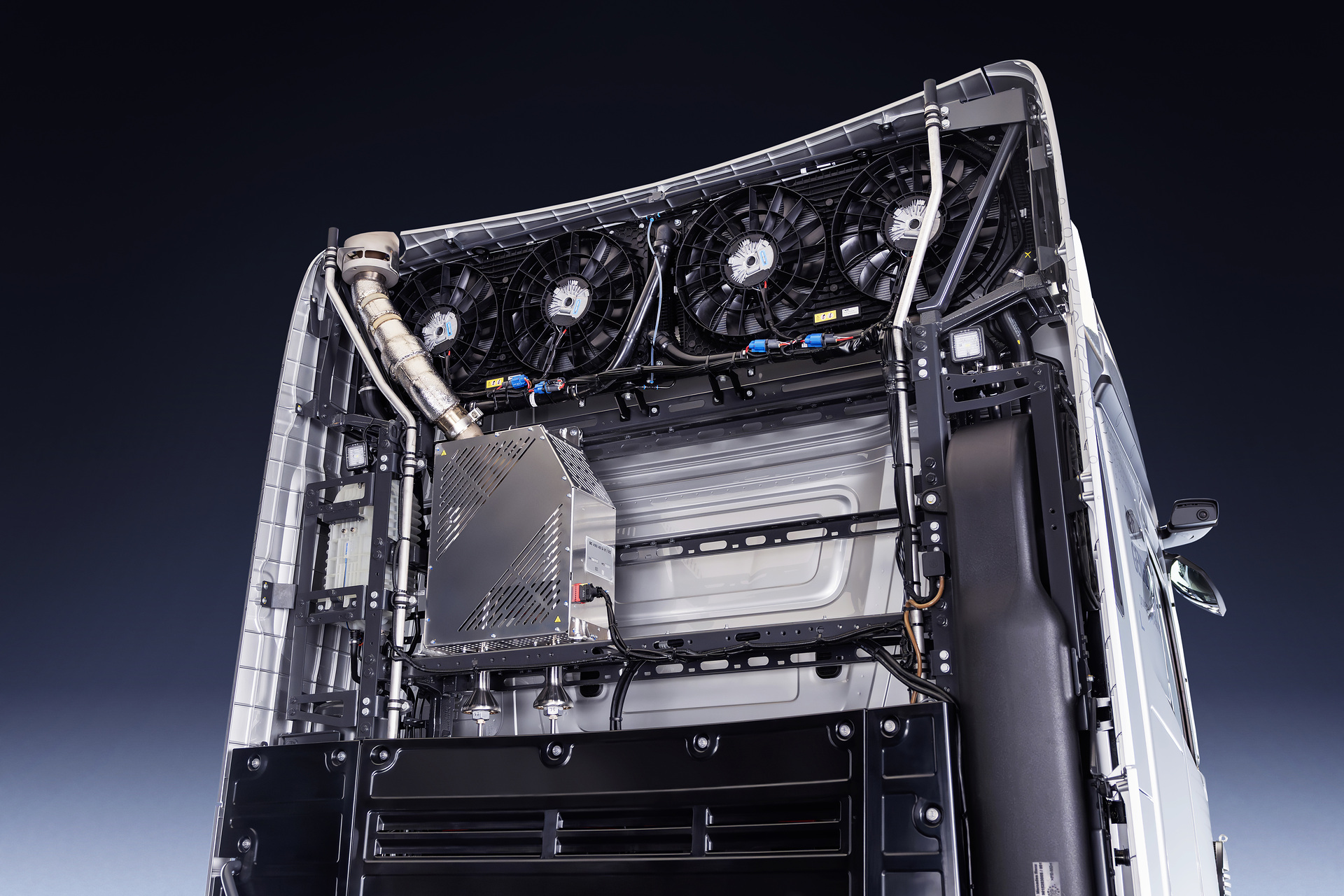 Daimler Truck presents Mercedes-Benz NextGenH2 Truck with small-series production planned from end of 2026