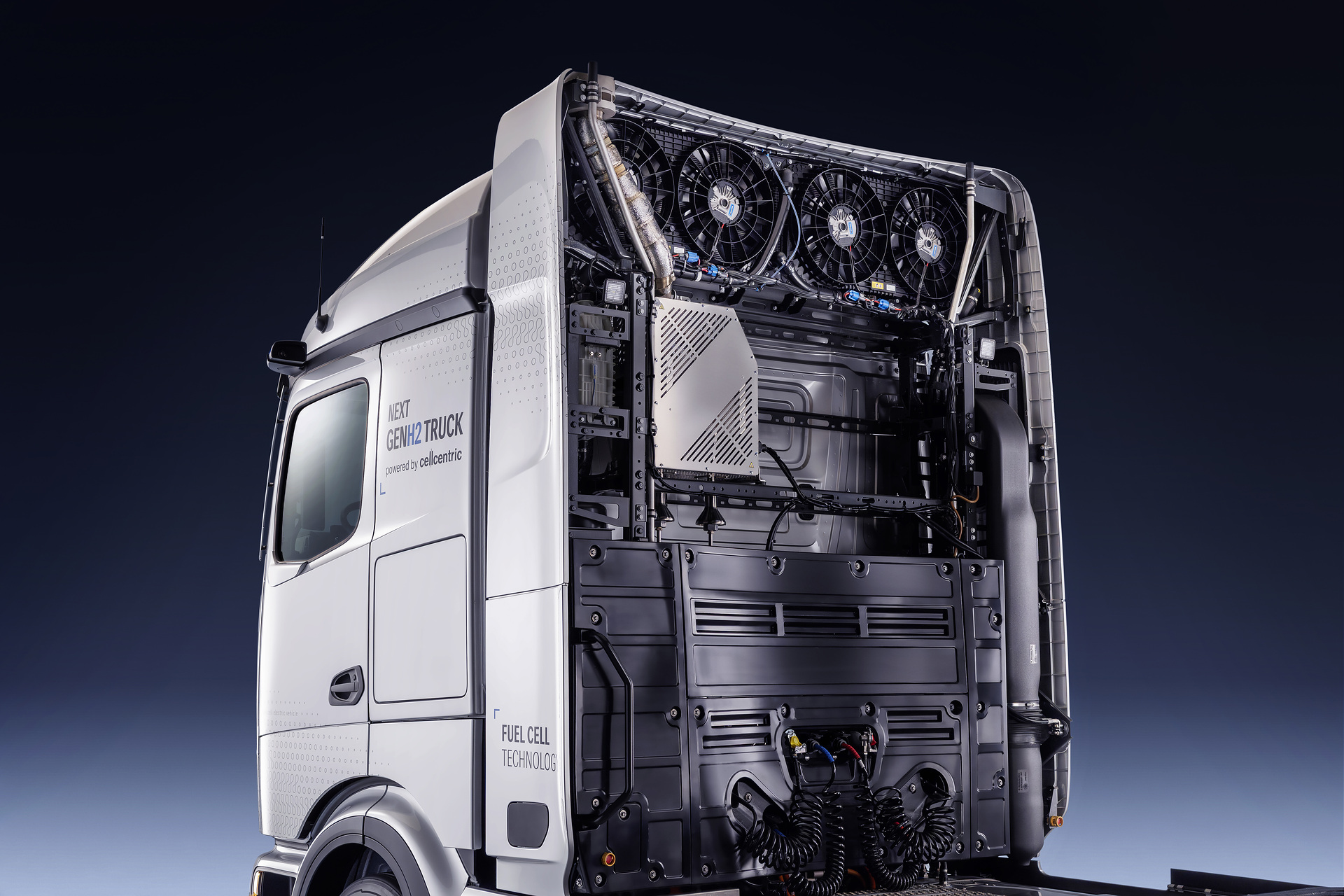 Daimler Truck presents Mercedes-Benz NextGenH2 Truck with small-series production planned from end of 2026