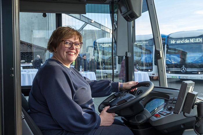 Further expansion of electromobility: eight eCitaro articulated buses delivered to Regensburg