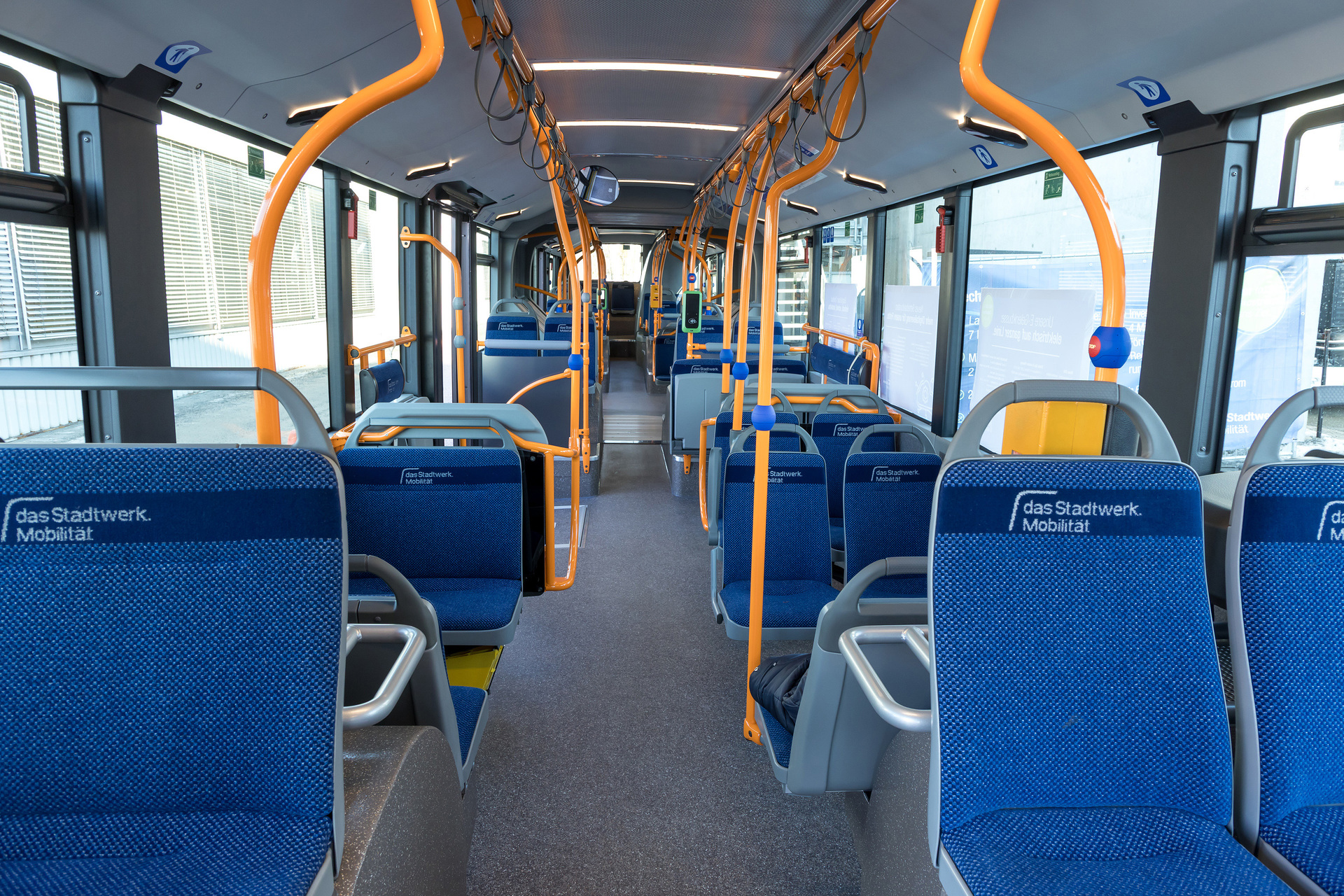 Further expansion of electromobility: eight eCitaro articulated buses delivered to Regensburg