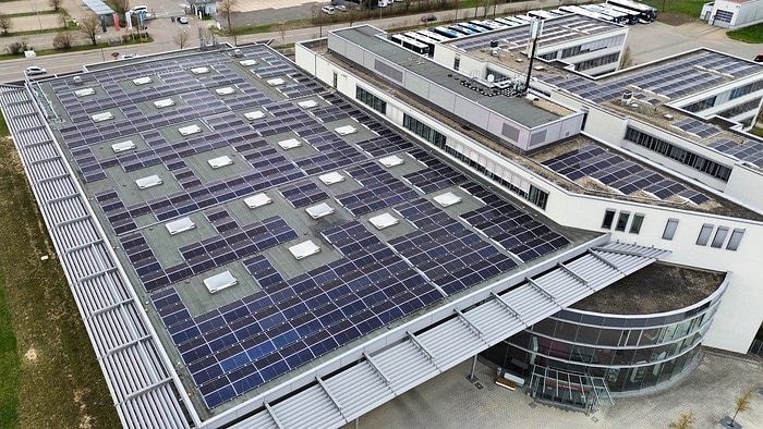 Daimler Buses’ Neu-Ulm plant puts more than 1,000 photovoltaic modules into operation