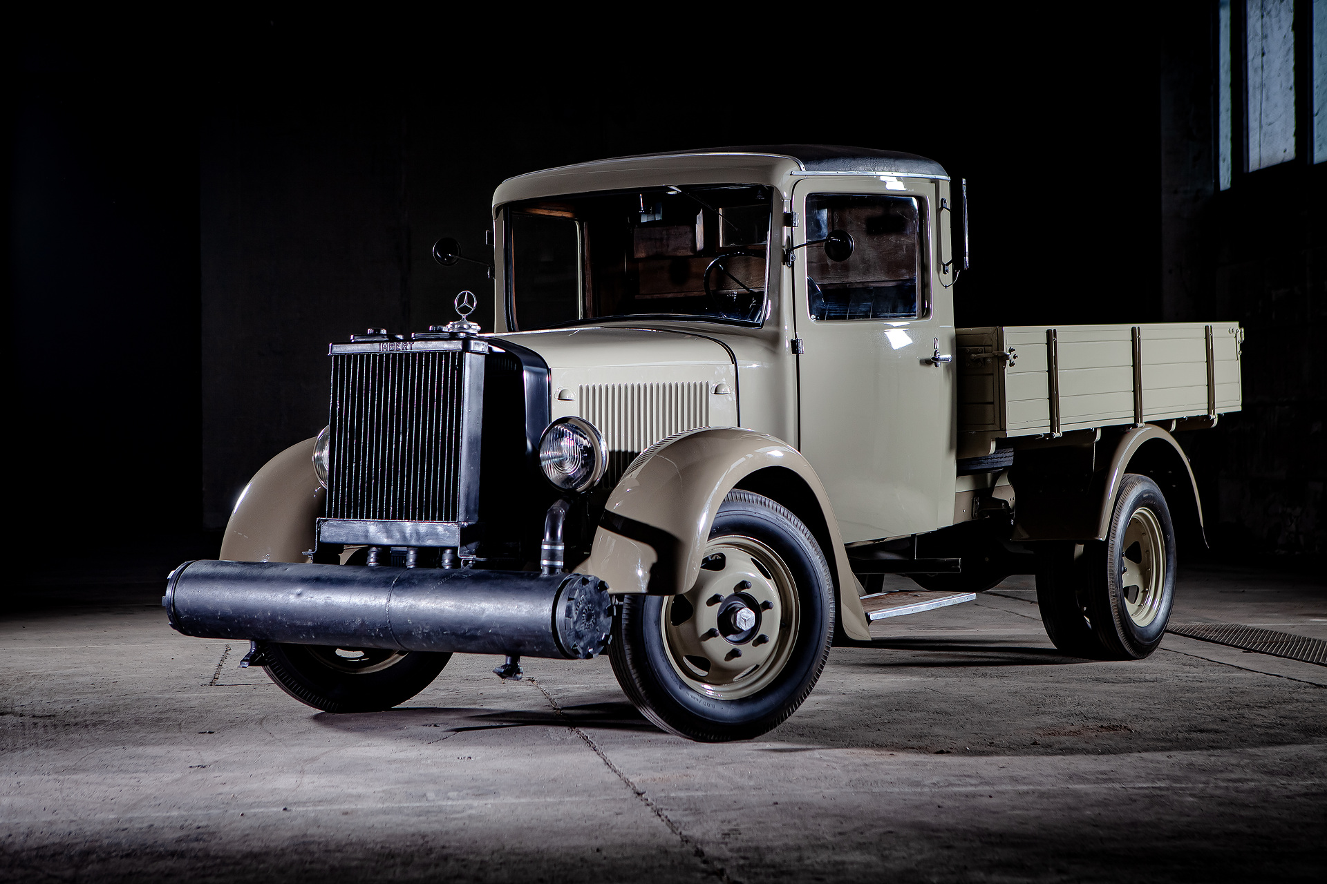 Retro Classics 2026: Mercedes-Benz Trucks Classic Launches Anniversary Year “130 Years Trucks” with the World’s First Truck