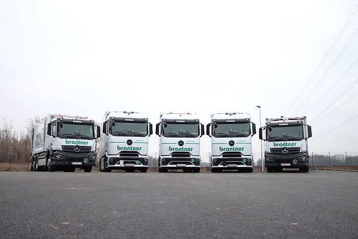 Strong Momentum for Waste Management Logistics: 13 eActros for Brantner green solutions in Austria