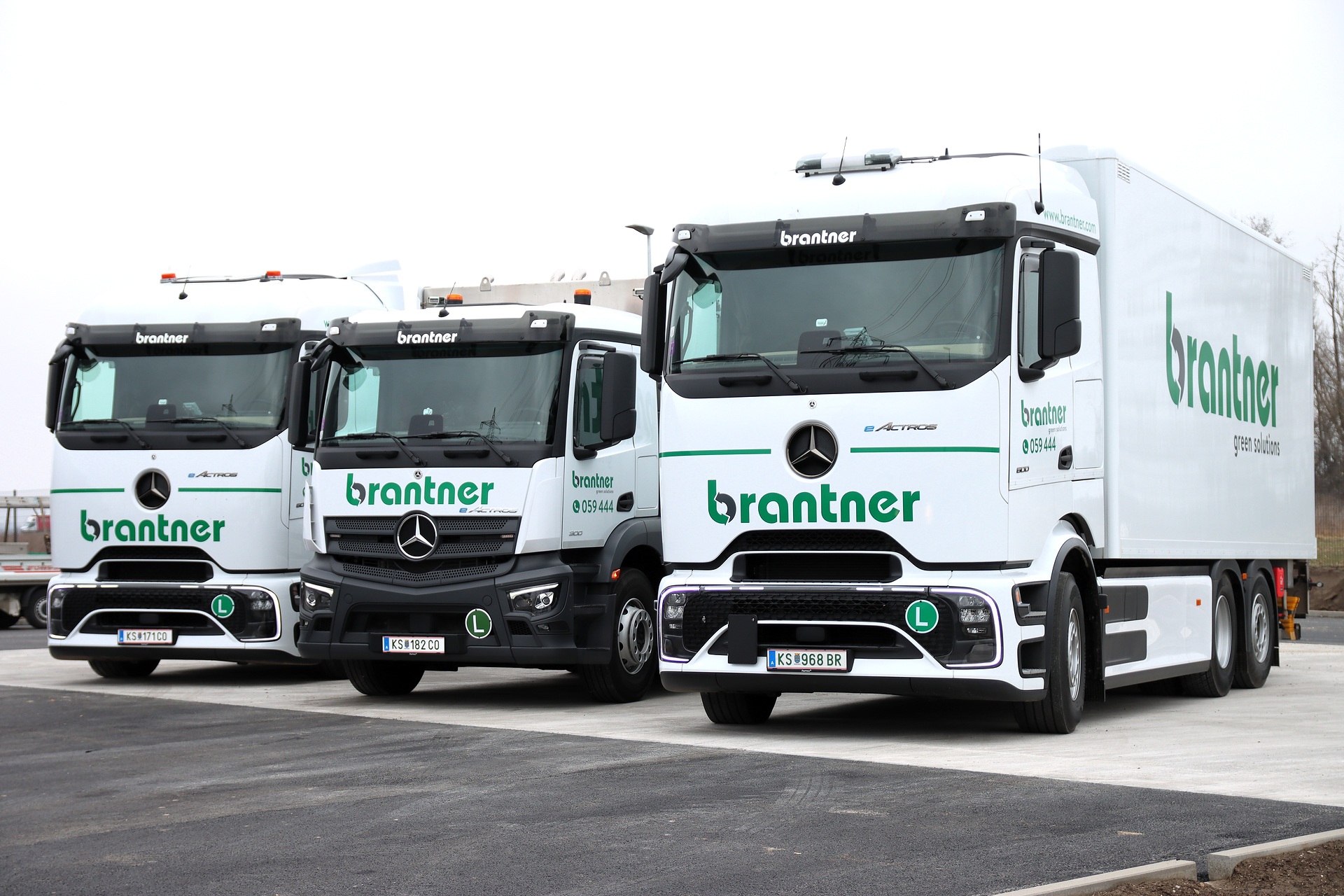 Strong Momentum for Waste Management Logistics: 13 eActros for Brantner green solutions in Austria