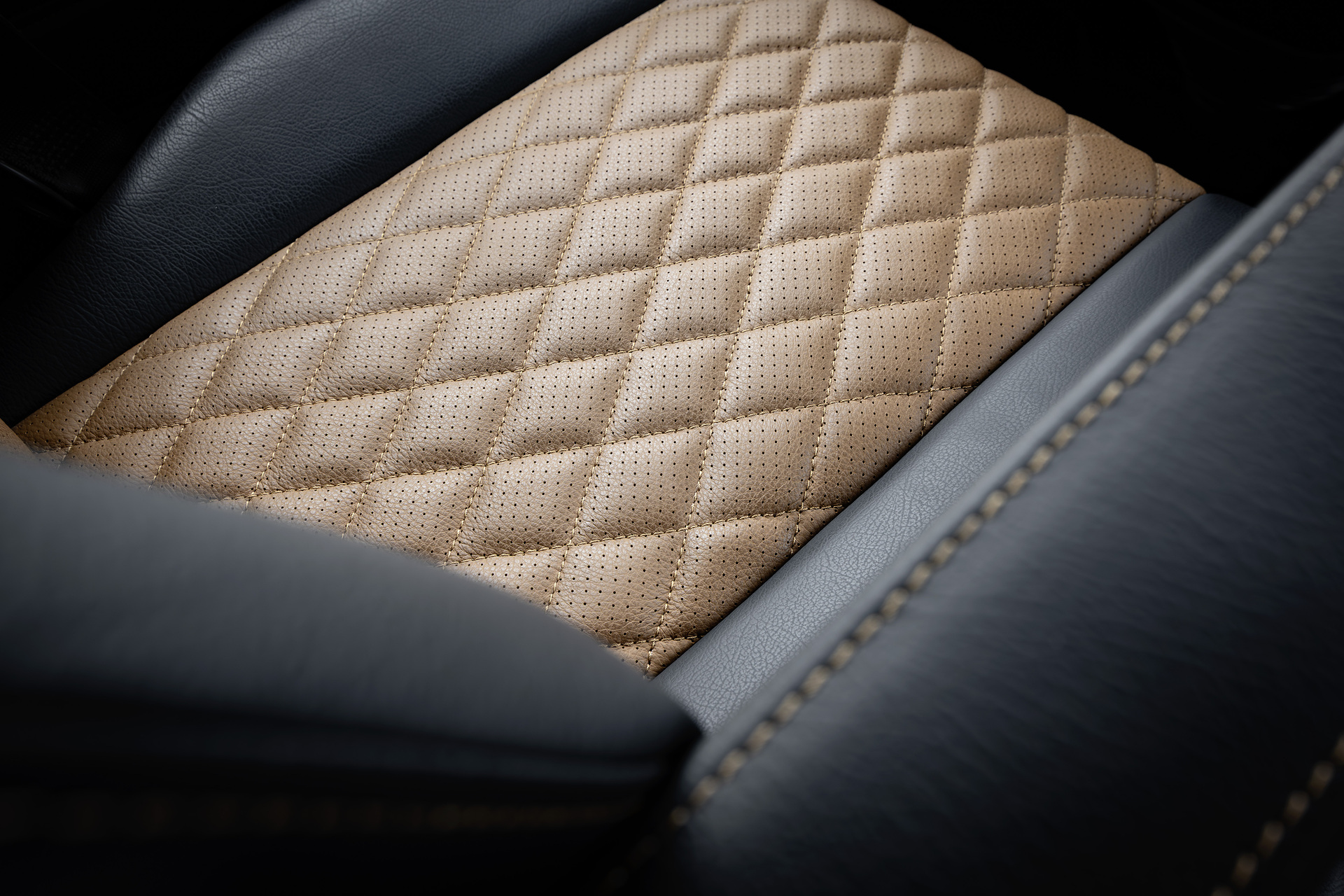 Mercedes-Benz Special Trucks unveils the most luxurious Unimog ever