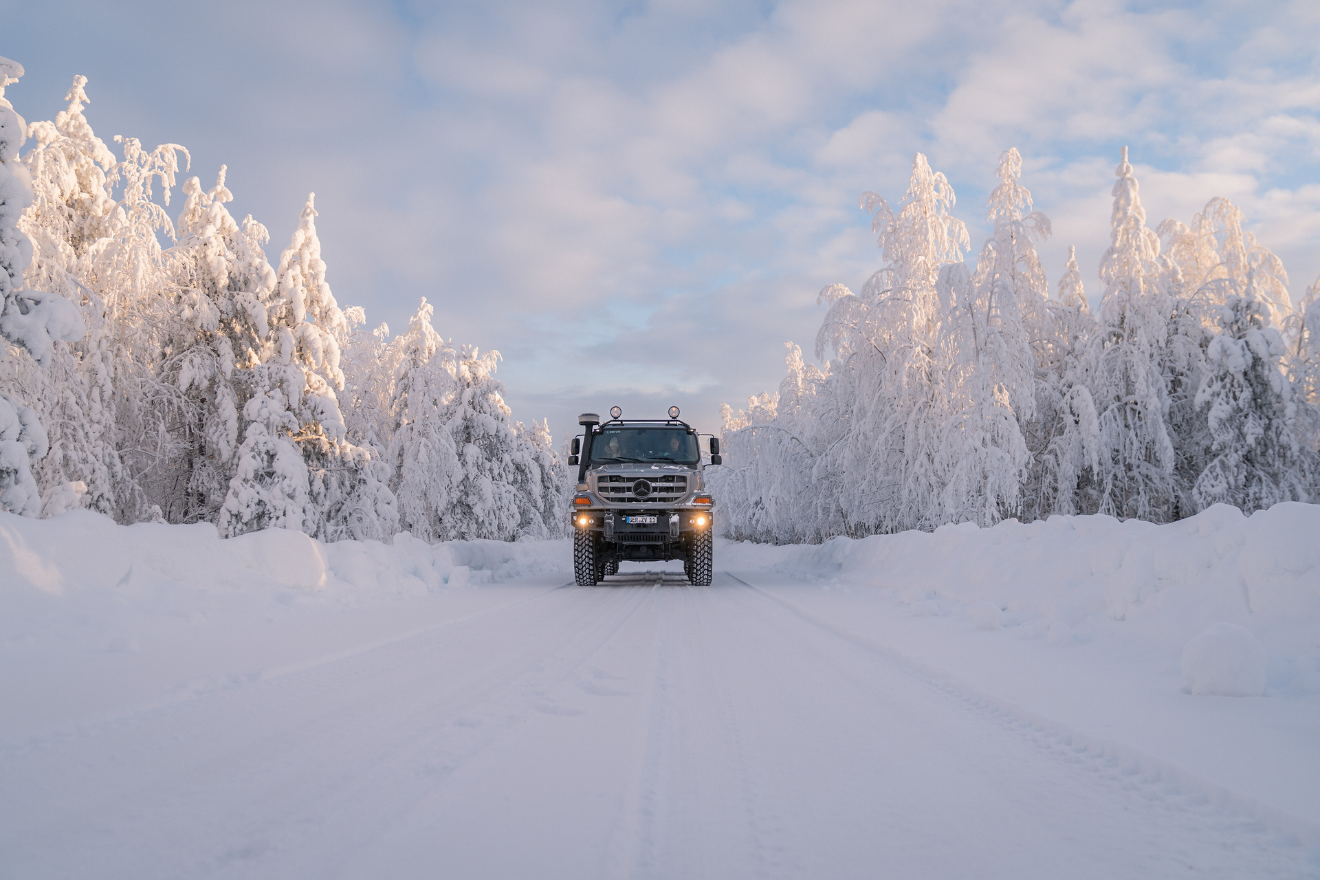 Grünes Licht am Polarkreis: Defence-Fahrzeuge von Daimler Truck bestehen Wintererprobung auf Eis und Schnee