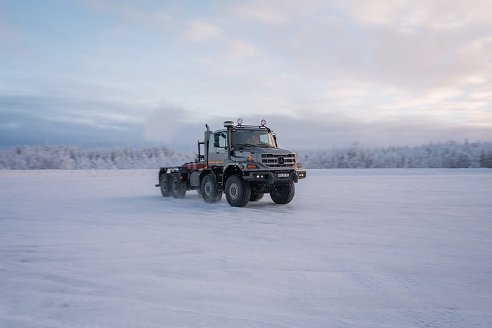 Grünes Licht am Polarkreis: Defence-Fahrzeuge von Daimler Truck bestehen Wintererprobung auf Eis und Schnee