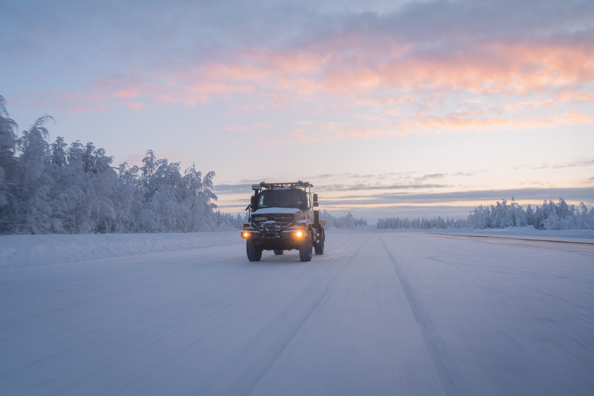 Grünes Licht am Polarkreis: Defence-Fahrzeuge von Daimler Truck bestehen Wintererprobung auf Eis und Schnee
