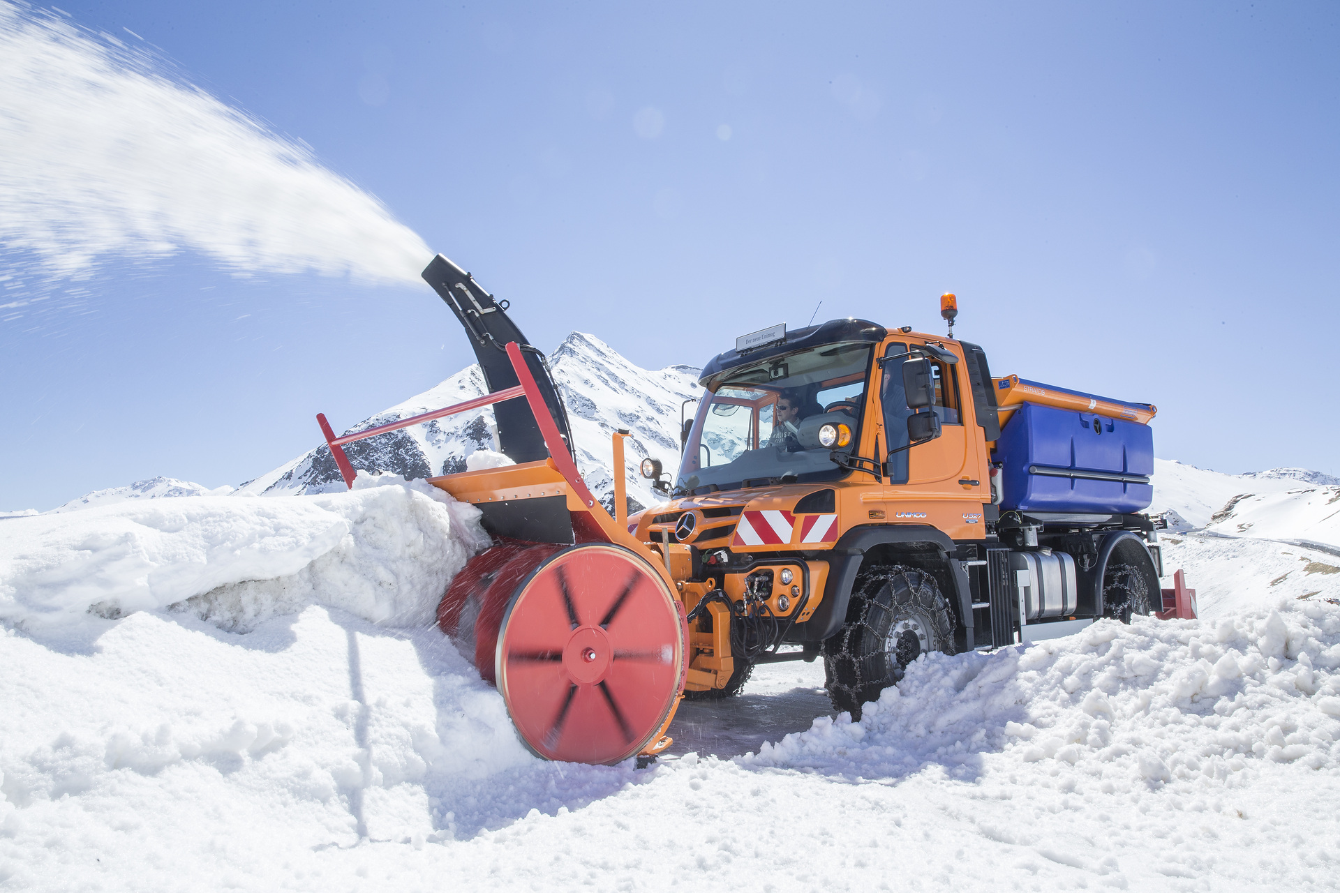 Precision in the Snow: Unimog at the Snowplow World Championship in Chambéry