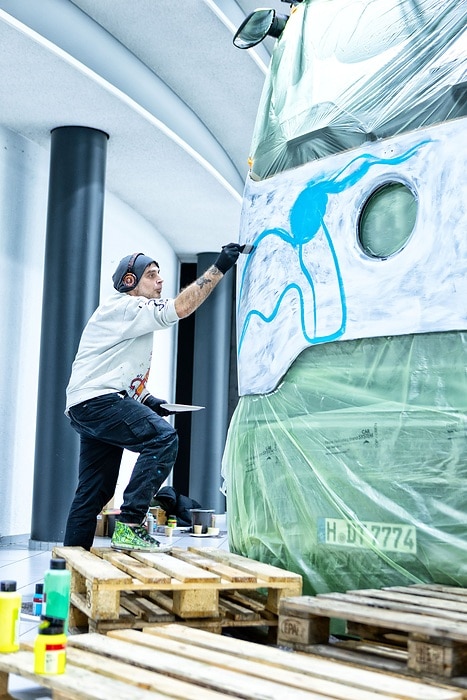 Rollende Leinwand: Art Edition des Actros L ProCabin