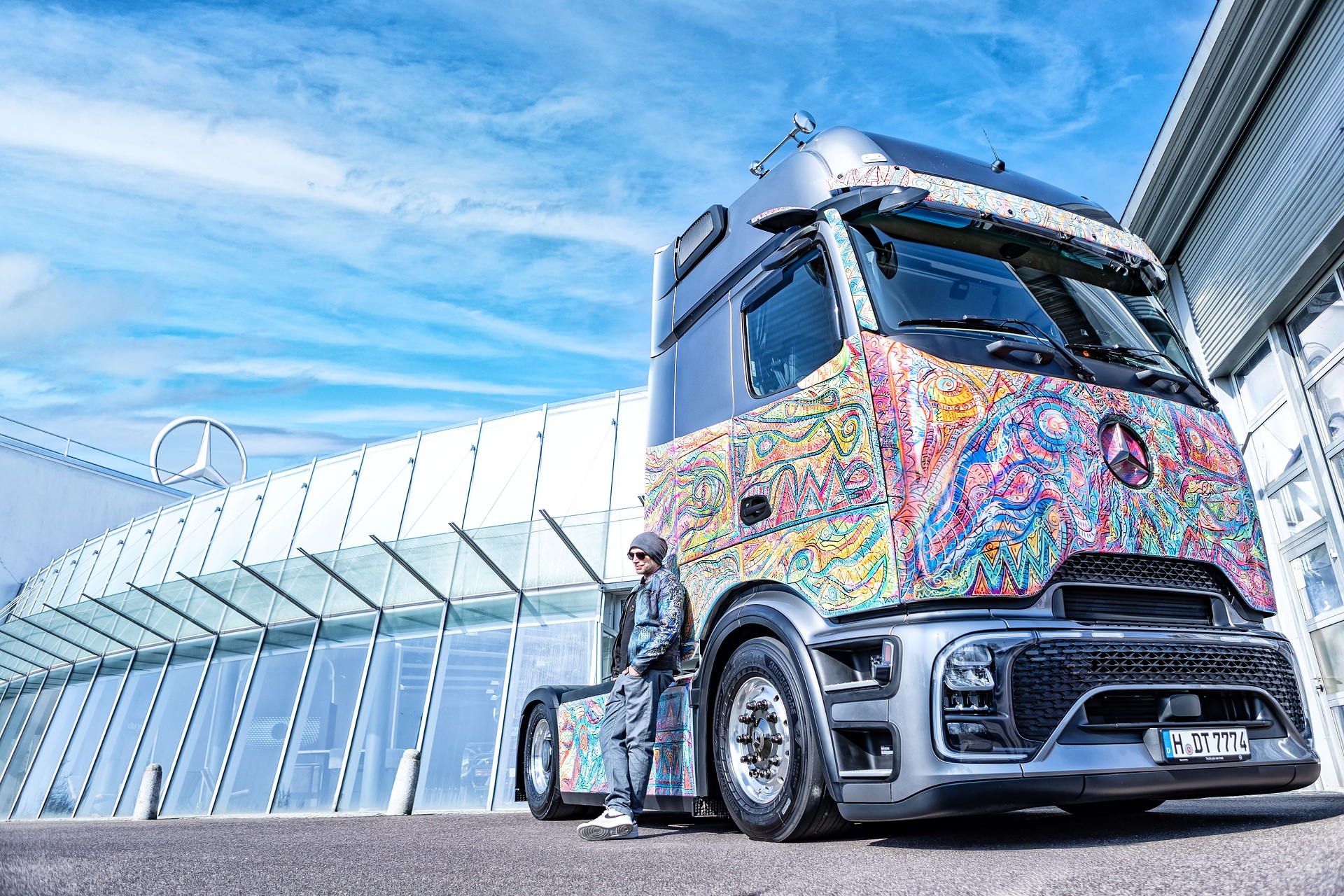 Rollende Leinwand: Art Edition des Actros L ProCabin
