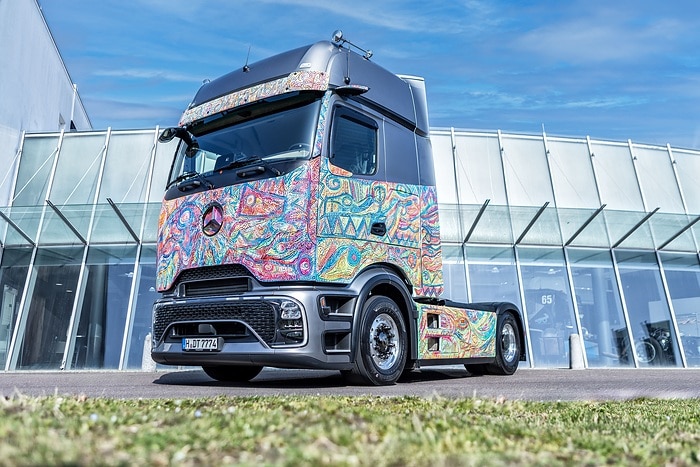 Rollende Leinwand: Art Edition des Actros L ProCabin