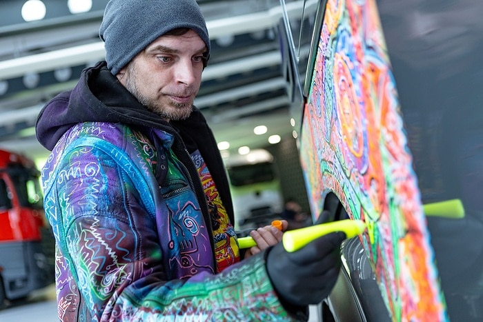 Rollende Leinwand: Art Edition des Actros L ProCabin