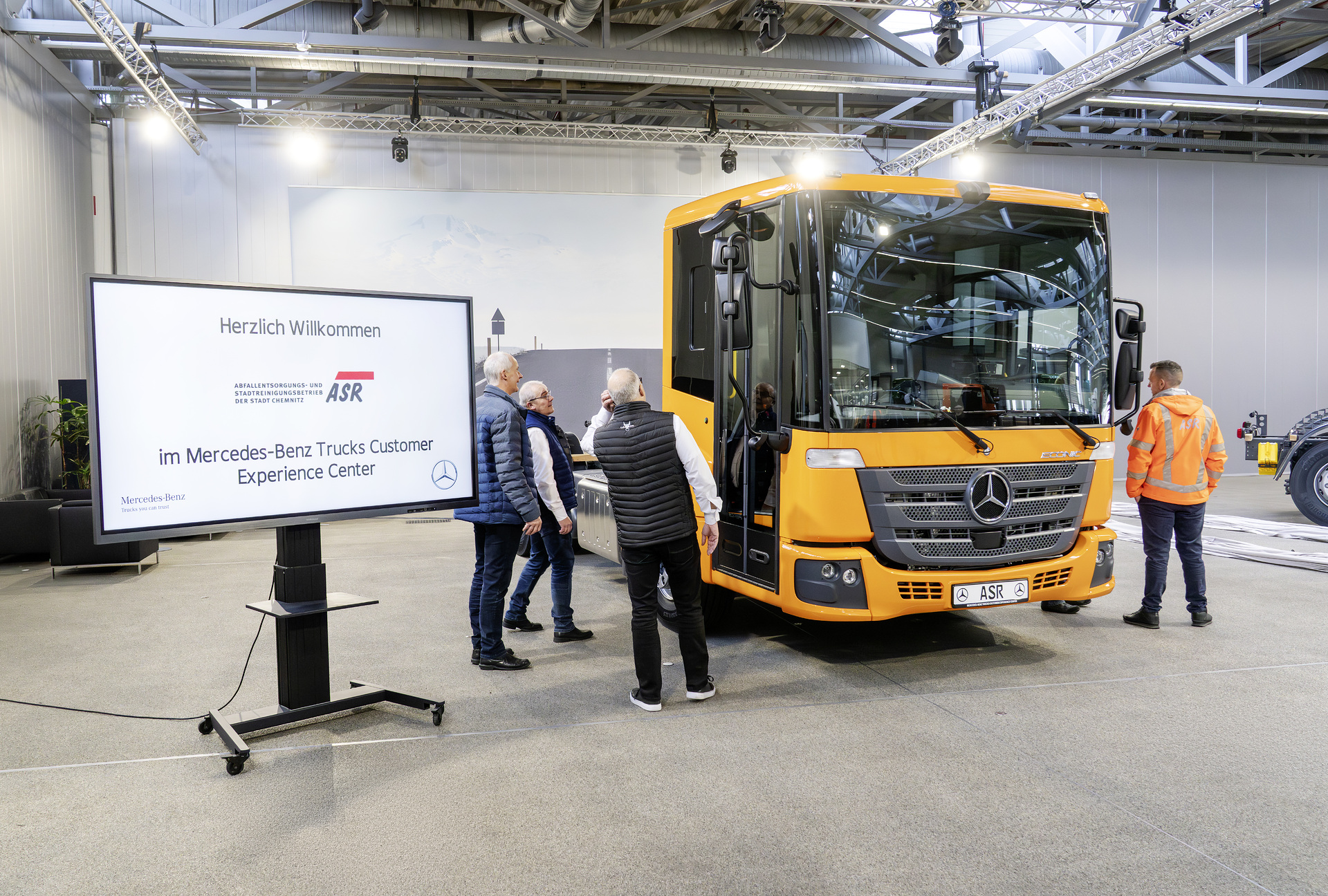 Stadtreinigung Chemnitz übernimmt elf neue Mercedes-Benz Econic für die Abfallentsorgung