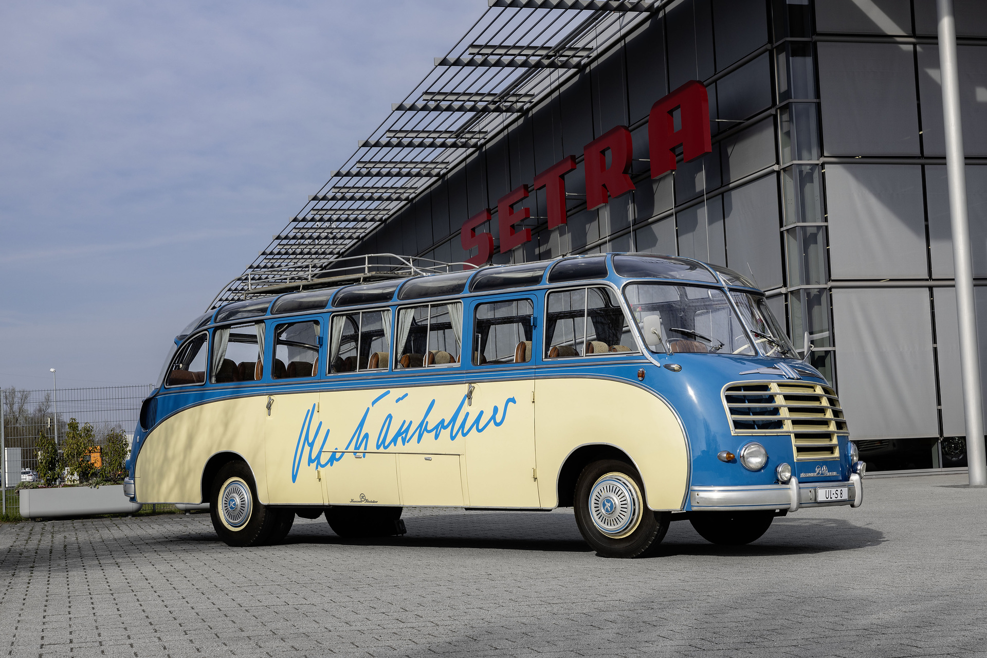 Press Kit “75 Years of Setra” – Innovation built on Tradition