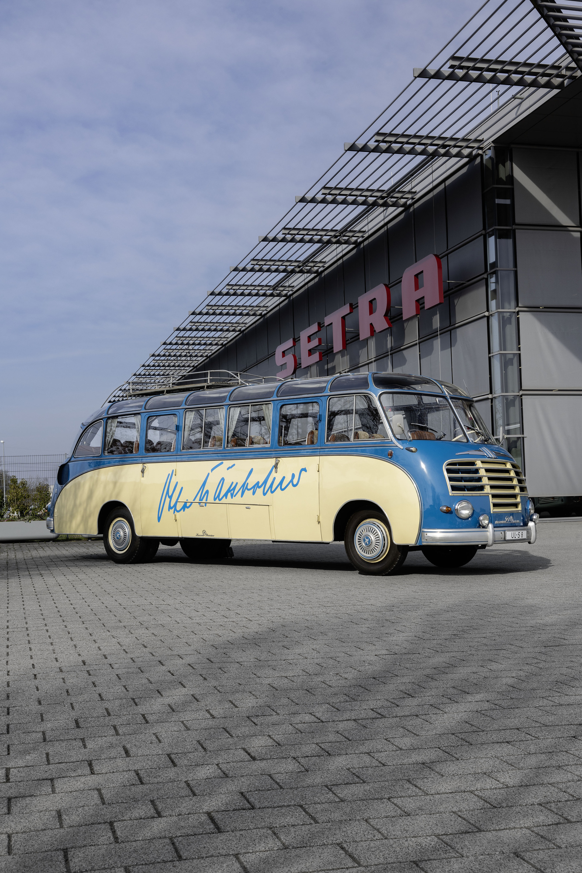 Press Kit “75 Years of Setra” – Innovation built on Tradition