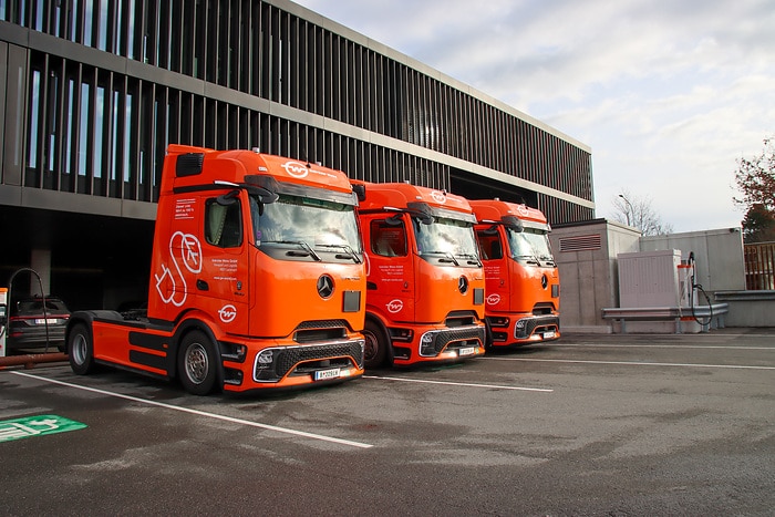 Elektrisch in die Zukunft: Gebrüder Weiss setzt mit 14 eActros 600 neue Maßstäbe im Schwerlastverkehr