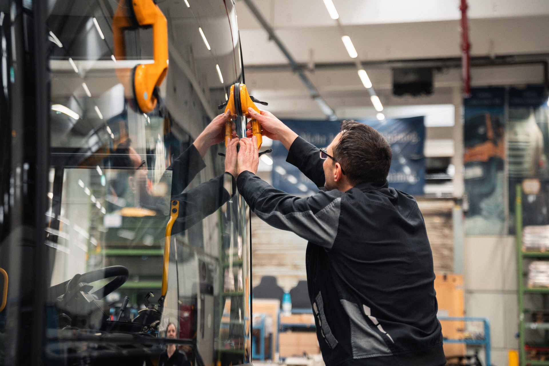 Innovative Lösungen für kommunale Aufgaben: Mercedes-Benz Trucks auf der IFAT 2026 mit Unimog, eEconic, eActros und einem Recycling-Konzeptfahrzeug