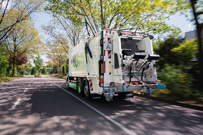 Zweispurig zur Kreislaufwirtschaft: Mercedes-Benz Trucks zeigt den reECONIC – ein batterieelektrisches Fahrzeug mit recycelten Materialien