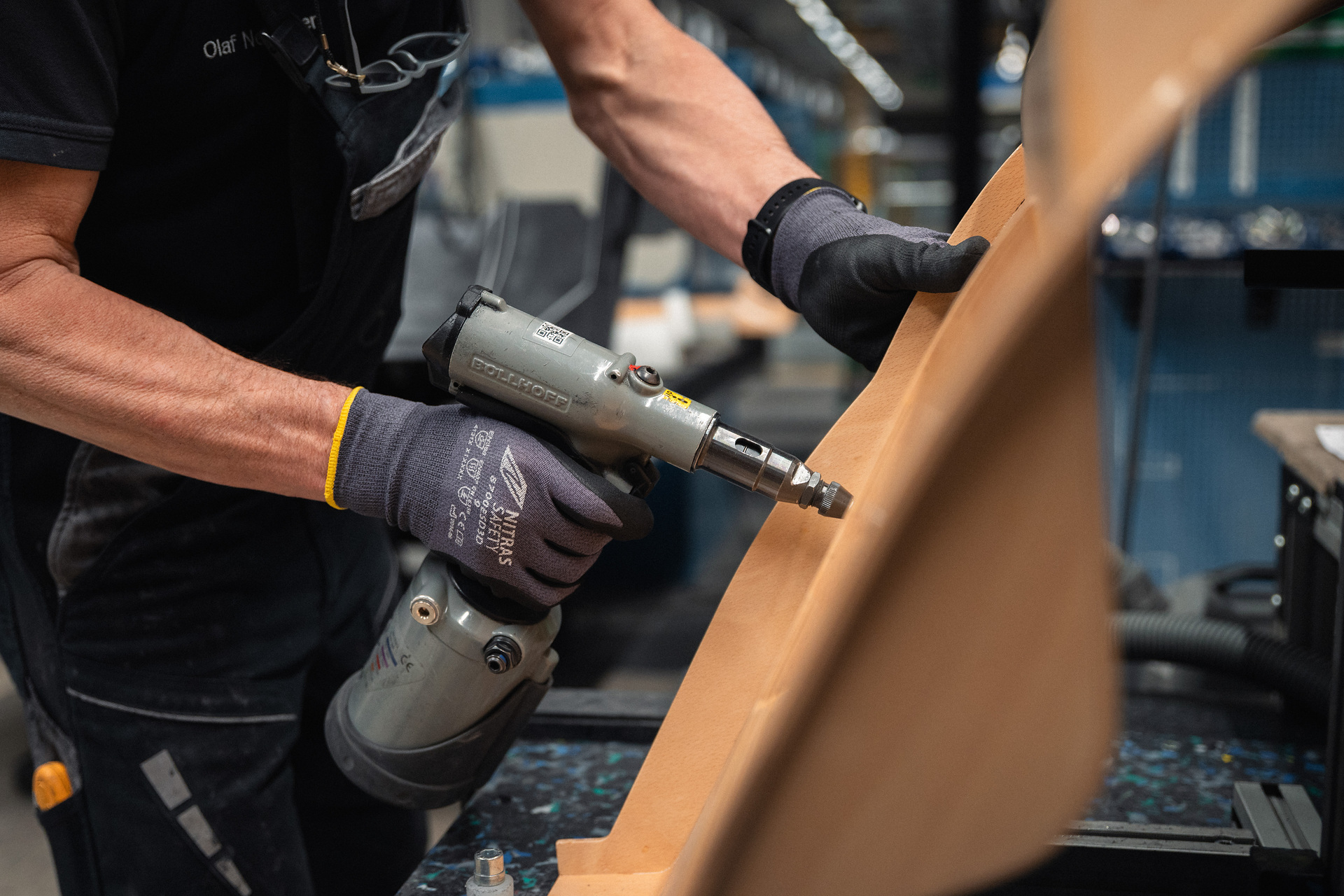 Zweispurig zur Kreislaufwirtschaft: Mercedes-Benz Trucks zeigt den reECONIC – ein batterieelektrisches Fahrzeug mit recycelten Materialien