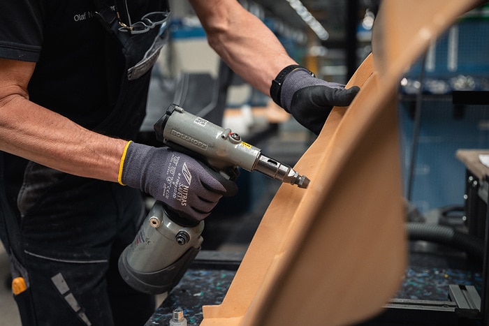 Zweispurig zur Kreislaufwirtschaft: Mercedes-Benz Trucks zeigt den reECONIC – ein batterieelektrisches Fahrzeug mit recycelten Materialien