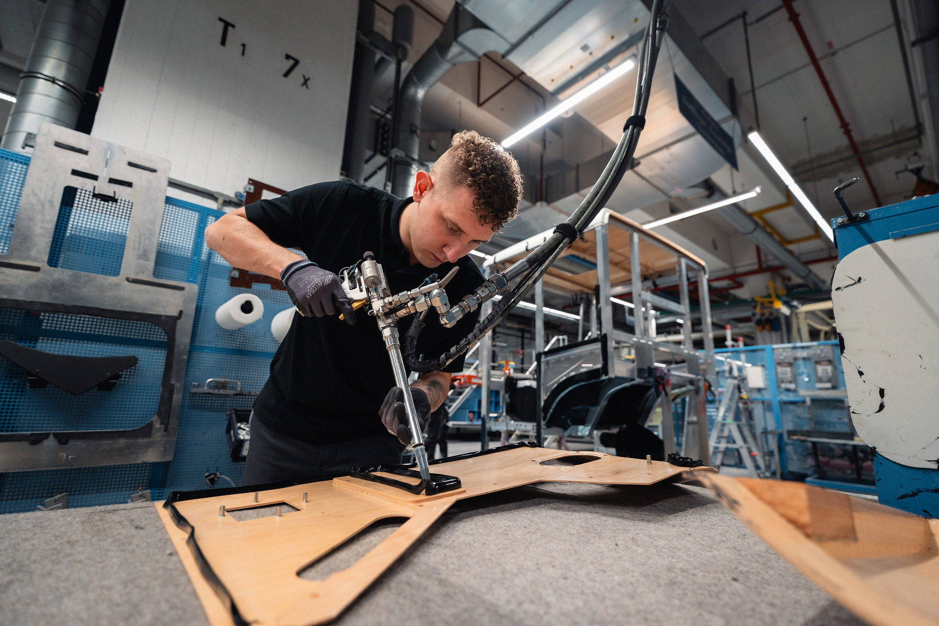 Zweispurig zur Kreislaufwirtschaft: Mercedes-Benz Trucks zeigt den reECONIC – ein batterieelektrisches Fahrzeug mit recycelten Materialien