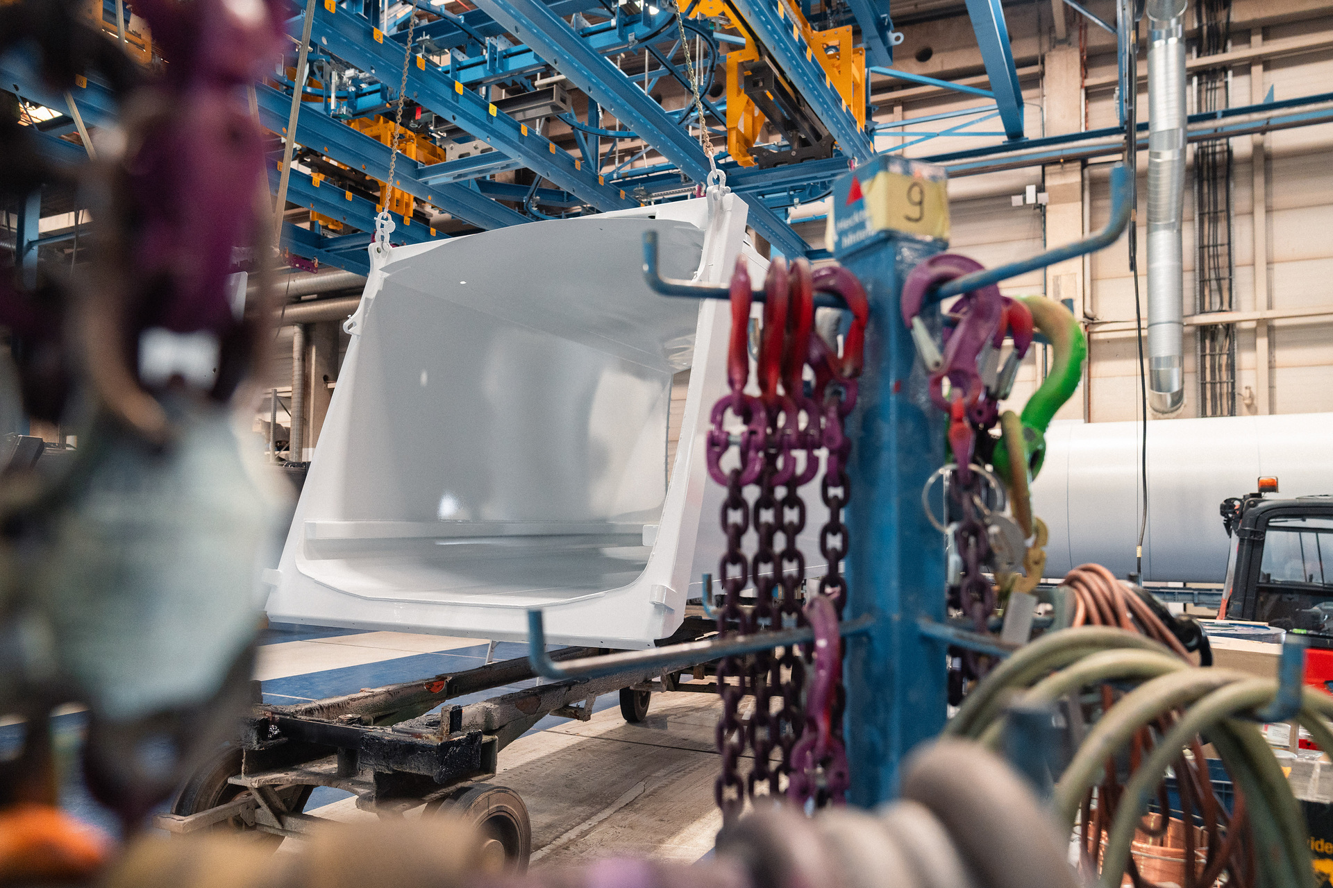 Zweispurig zur Kreislaufwirtschaft: Mercedes-Benz Trucks zeigt den reECONIC – ein batterieelektrisches Fahrzeug mit recycelten Materialien