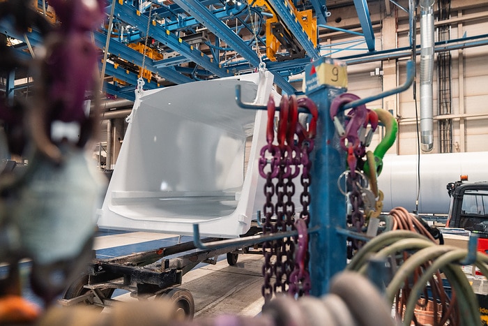 Zweispurig zur Kreislaufwirtschaft: Mercedes-Benz Trucks zeigt den reECONIC – ein batterieelektrisches Fahrzeug mit recycelten Materialien