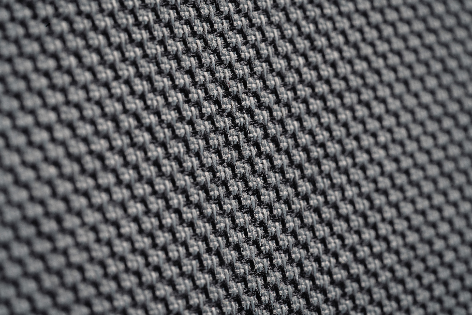 Zweispurig zur Kreislaufwirtschaft: Mercedes-Benz Trucks zeigt den reECONIC – ein batterieelektrisches Fahrzeug mit recycelten Materialien