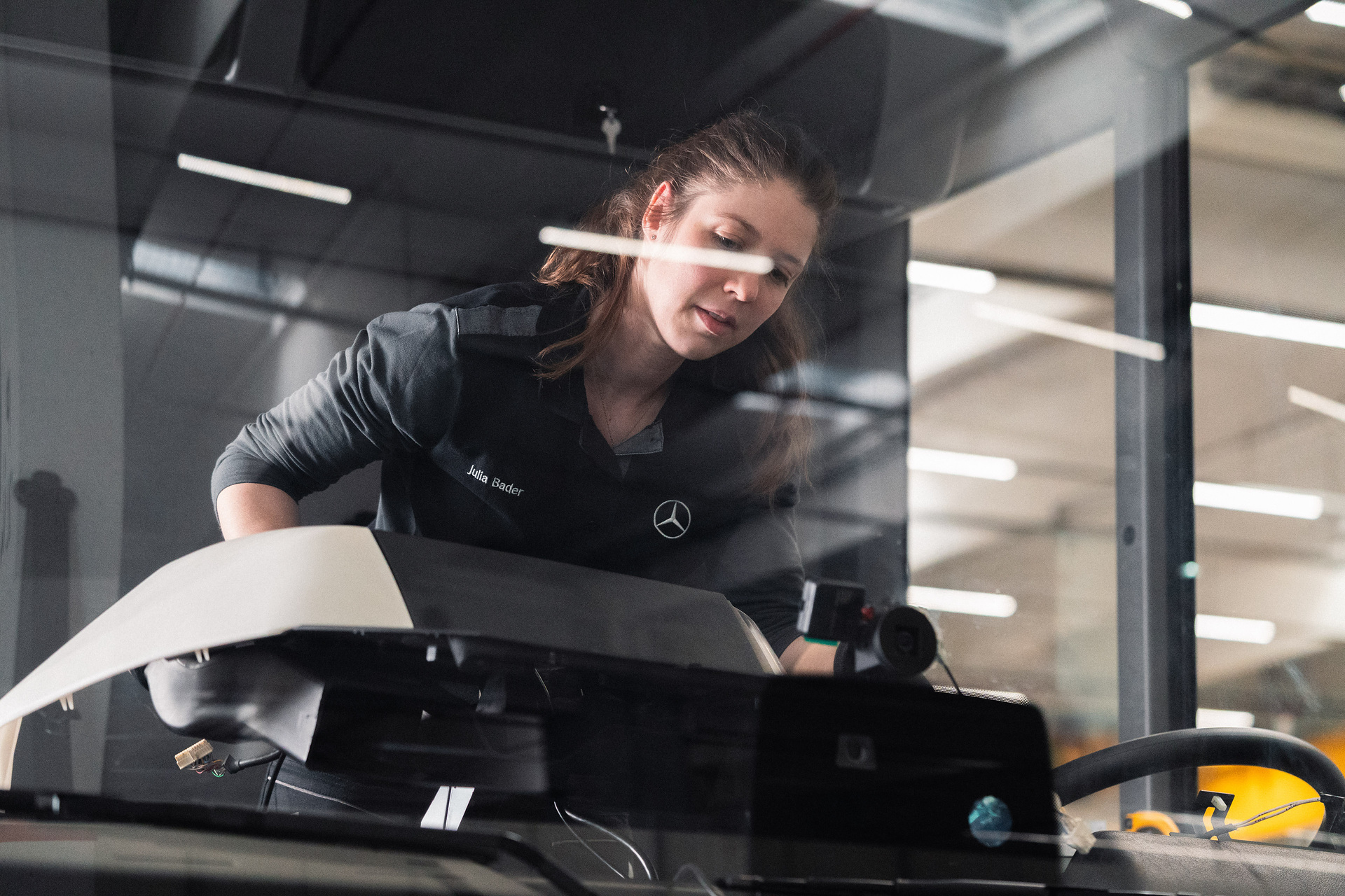 Zweispurig zur Kreislaufwirtschaft: Mercedes-Benz Trucks zeigt den reECONIC – ein batterieelektrisches Fahrzeug mit recycelten Materialien