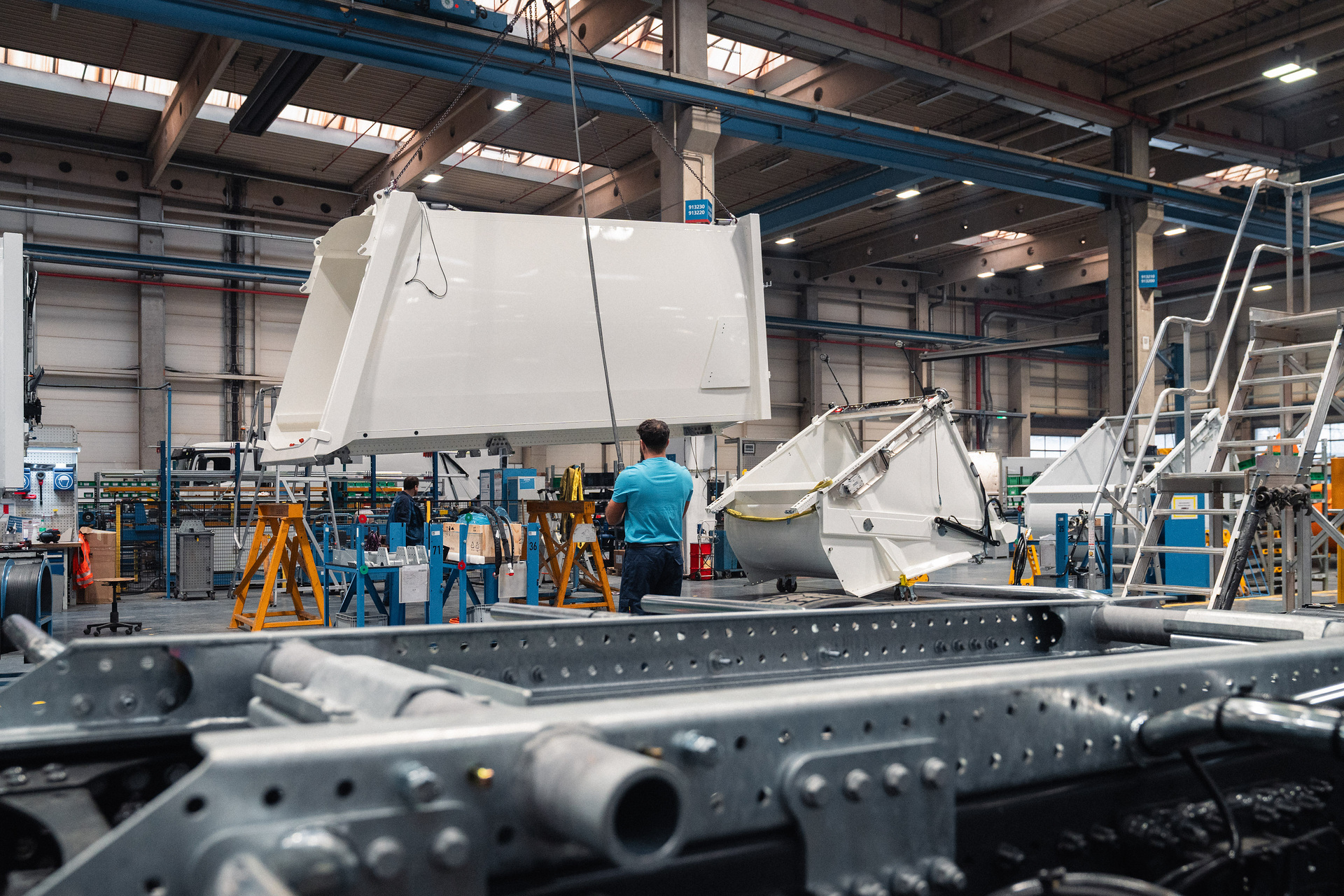 Zweispurig zur Kreislaufwirtschaft: Mercedes-Benz Trucks zeigt den reECONIC – ein batterieelektrisches Fahrzeug mit recycelten Materialien