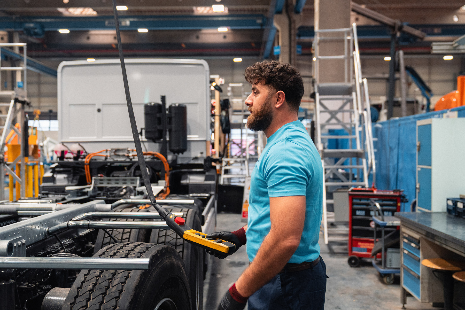 Zweispurig zur Kreislaufwirtschaft: Mercedes-Benz Trucks zeigt den reECONIC – ein batterieelektrisches Fahrzeug mit recycelten Materialien
