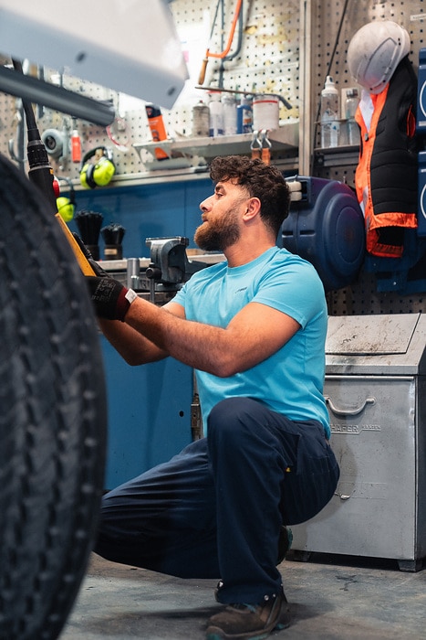Zweispurig zur Kreislaufwirtschaft: Mercedes-Benz Trucks zeigt den reECONIC – ein batterieelektrisches Fahrzeug mit recycelten Materialien