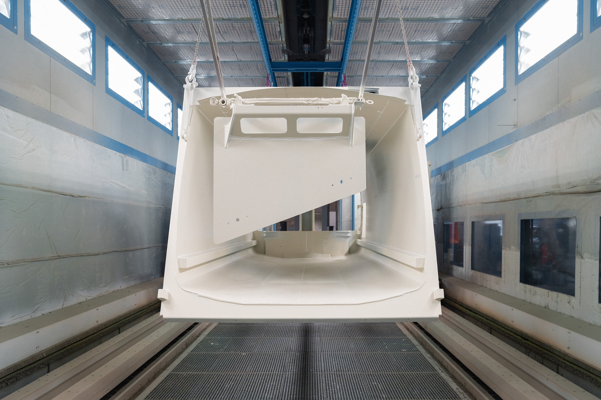 Zweispurig zur Kreislaufwirtschaft: Mercedes-Benz Trucks zeigt den reECONIC – ein batterieelektrisches Fahrzeug mit recycelten Materialien