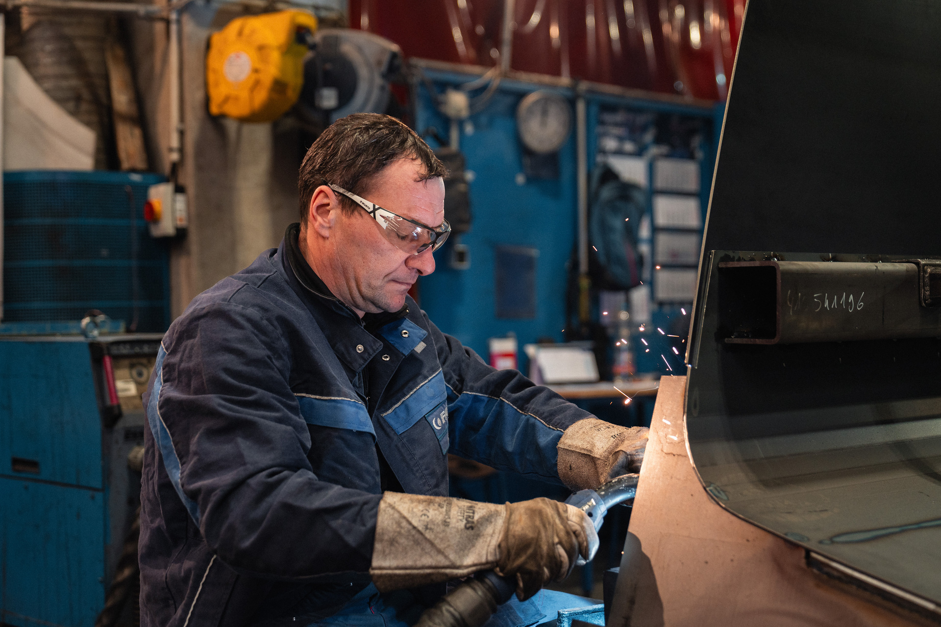 Zweispurig zur Kreislaufwirtschaft: Mercedes-Benz Trucks zeigt den reECONIC – ein batterieelektrisches Fahrzeug mit recycelten Materialien