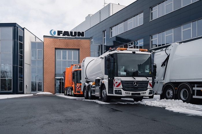 Zweispurig zur Kreislaufwirtschaft: Mercedes-Benz Trucks zeigt den reECONIC – ein batterieelektrisches Fahrzeug mit recycelten Materialien