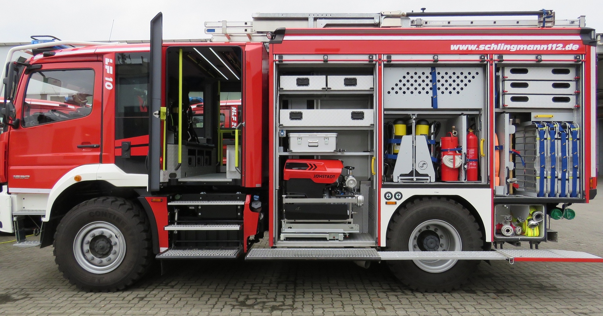 RETTmobil 2026: Daimler Truck zeigt Unimog U 5023 für anspruchsvolle Einsatzlagen und Atego LF 10