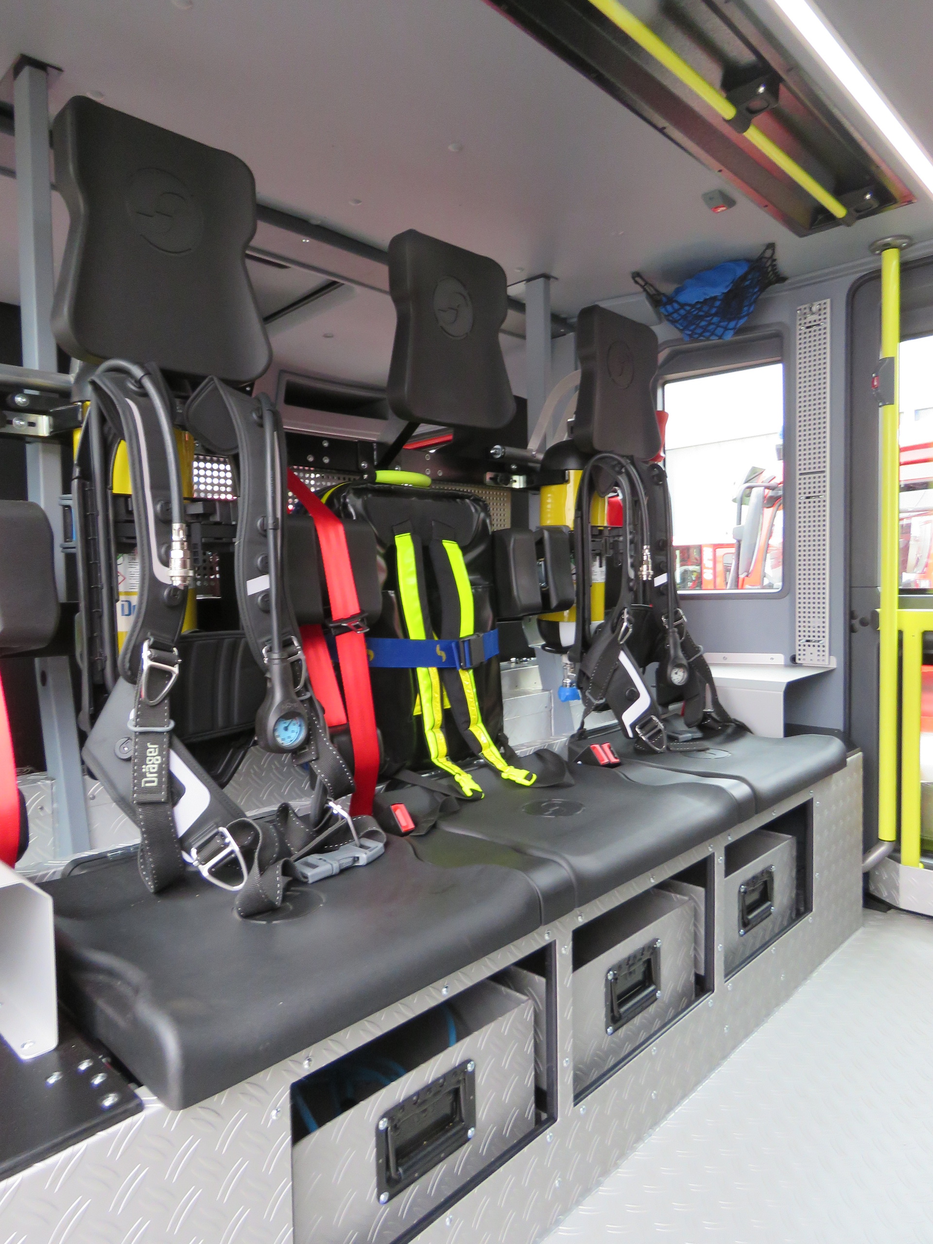 RETTmobil 2026: Daimler Truck zeigt Unimog U 5023 für anspruchsvolle Einsatzlagen und Atego LF 10