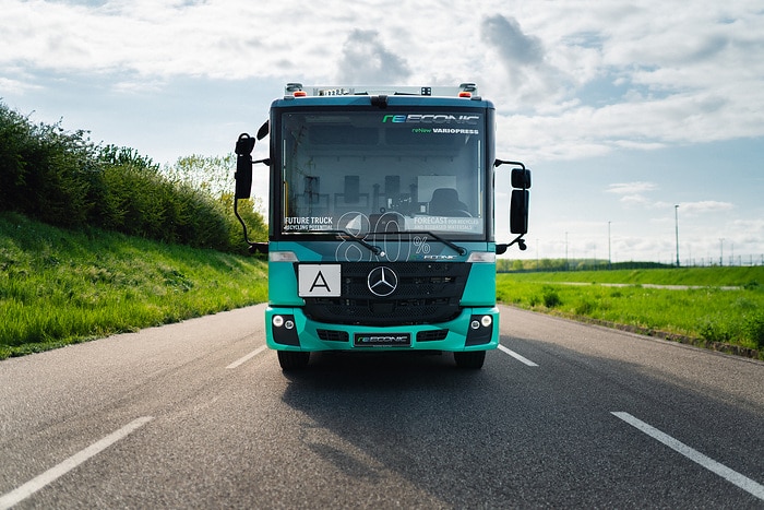 Two-lane road to a circular economy: Mercedes-Benz Trucks unveils the reECONIC – a battery-electric vehicle made from recycled materials