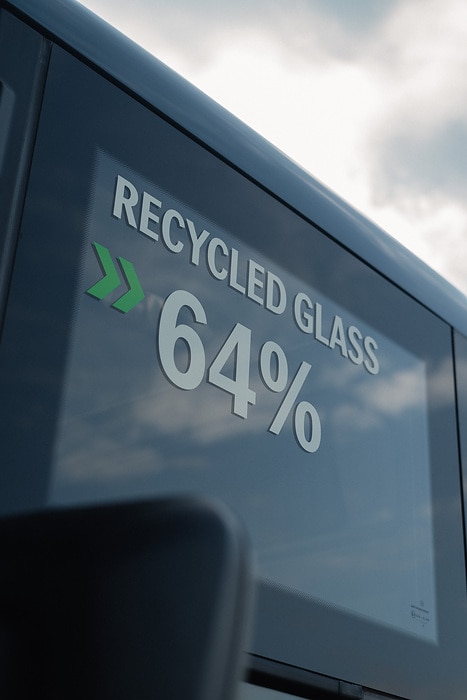 Zweispurig zur Kreislaufwirtschaft: Mercedes-Benz Trucks zeigt den reECONIC – ein batterieelektrisches Fahrzeug mit recycelten Materialien