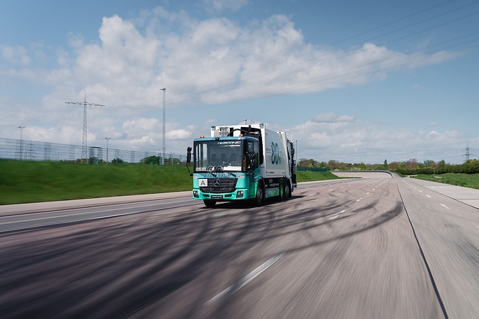 Two-lane road to a circular economy: Mercedes-Benz Trucks unveils the reECONIC – a battery-electric vehicle made from recycled materials