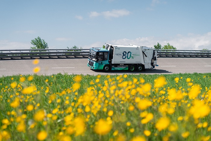 Two-lane road to a circular economy: Mercedes-Benz Trucks unveils the reECONIC – a battery-electric vehicle made from recycled materials