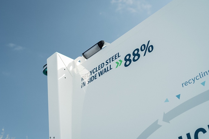 Two-lane road to a circular economy: Mercedes-Benz Trucks unveils the reECONIC – a battery-electric vehicle made from recycled materials