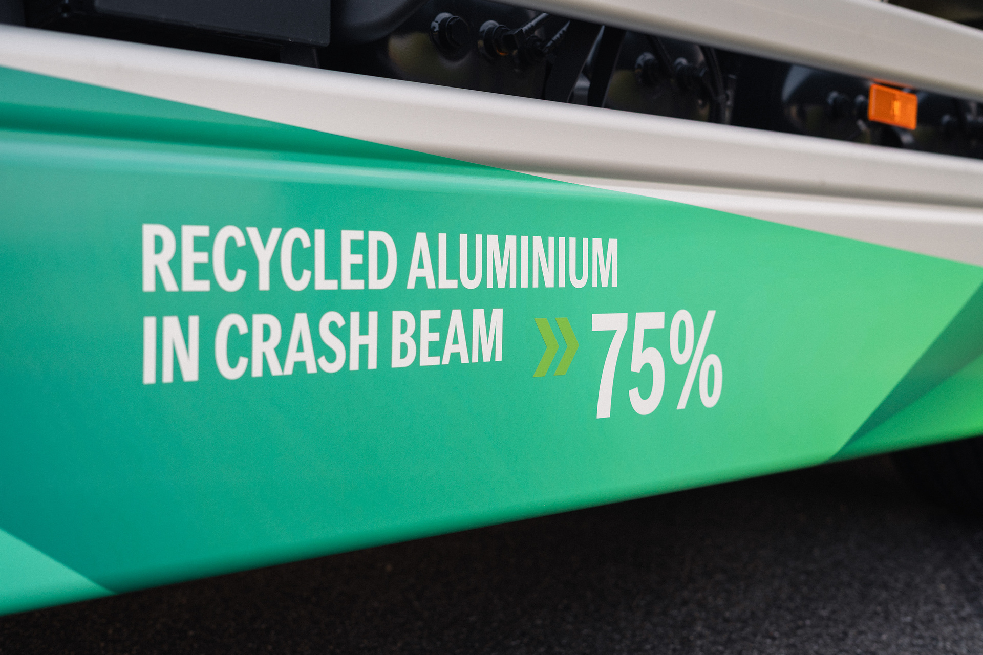 Two-lane road to a circular economy: Mercedes-Benz Trucks unveils the reECONIC – a battery-electric vehicle made from recycled materials