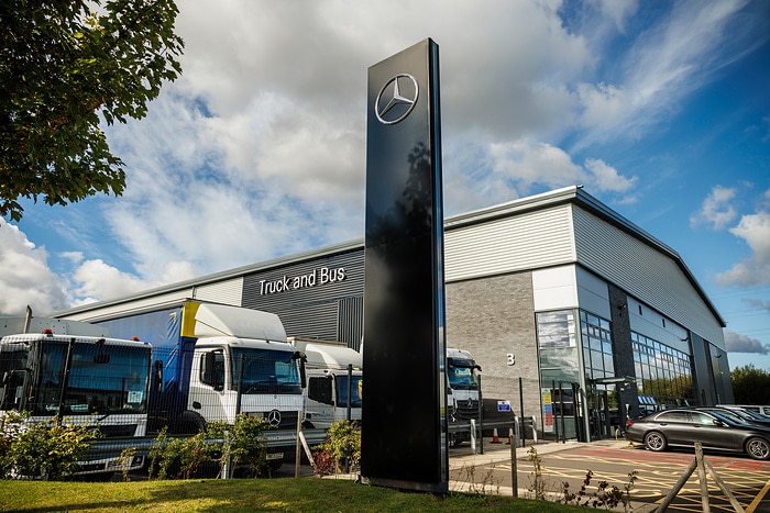 Daimler Truck stärkt eigenes Vertriebsnetz in Europa: Expansion nach Großbritannien durch die Übernahme der eStar Truck & Van Ltd.