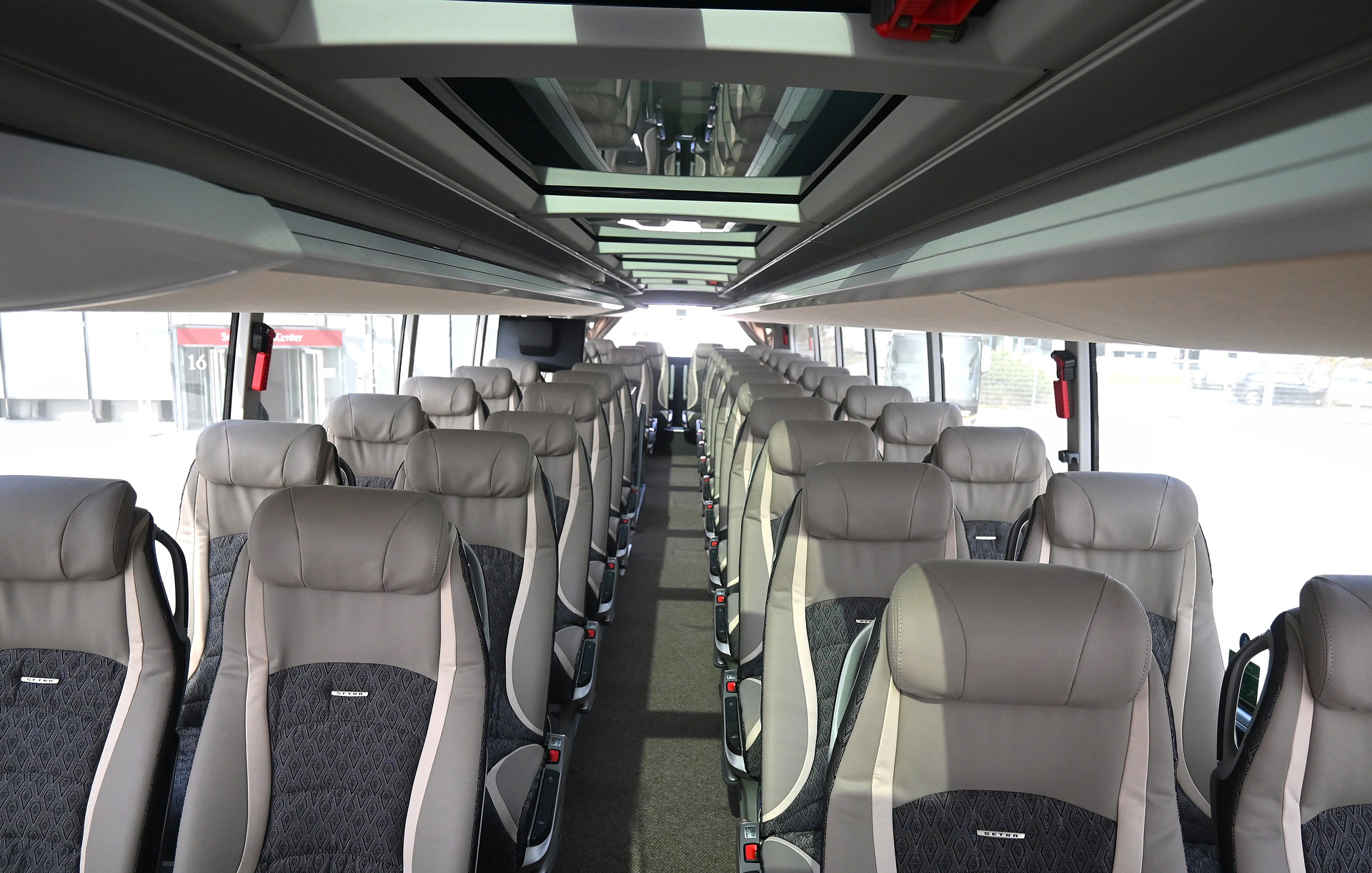 Neue Setra Reisebusse - Zur Feier des Tages