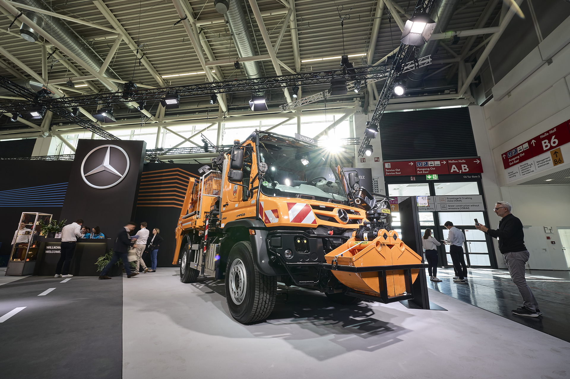 Innovative Lösungen für kommunale Aufgaben: Mercedes-Benz Trucks auf der IFAT 2026 mit Unimog, eEconic, eActros und einem Recycling-Konzeptfahrzeug